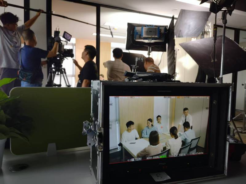 安福县TVC拍摄公司：科技产品视觉化大师，诠释未来感与功能美学